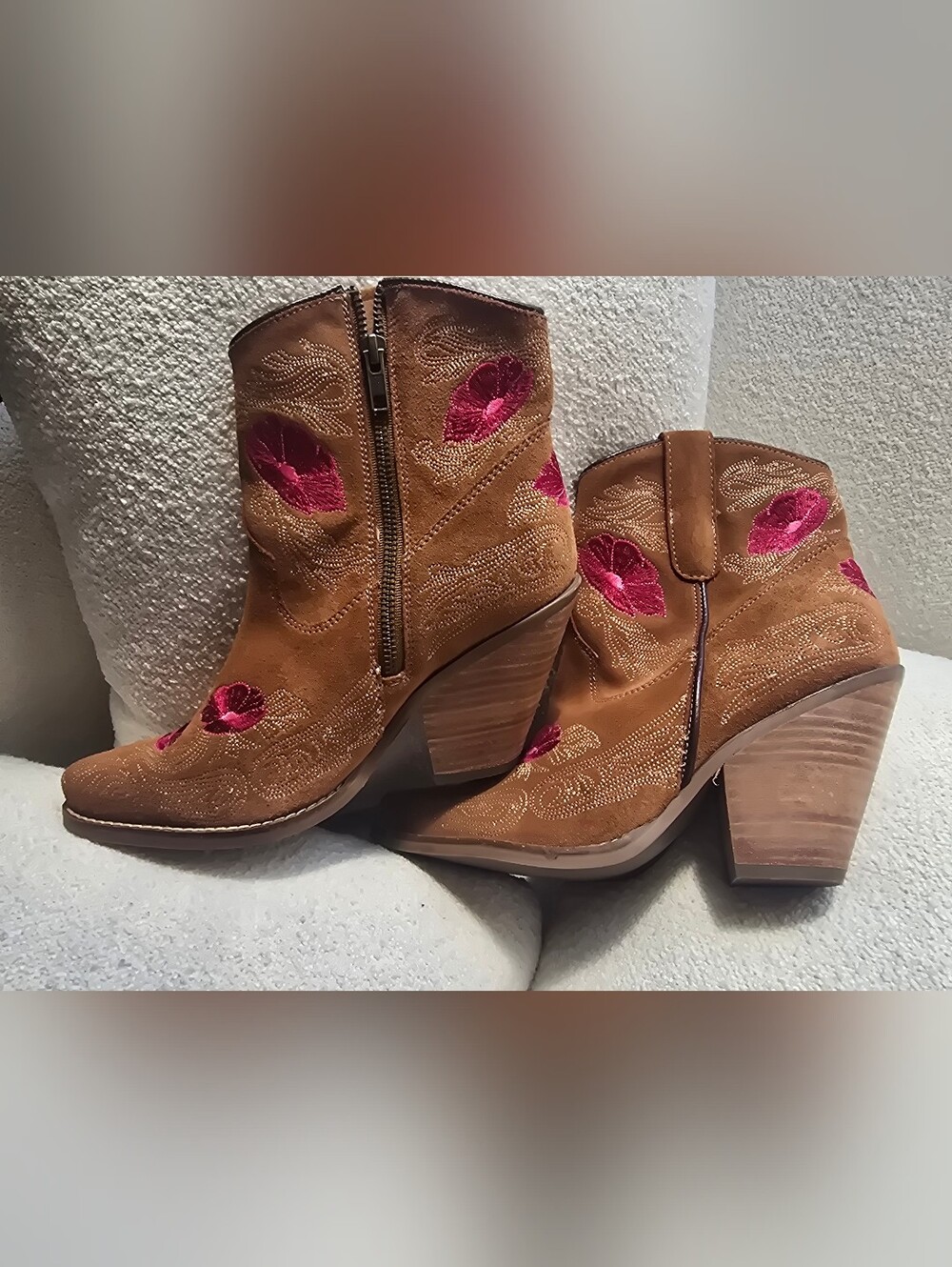 NWOT! Dingo, Women's Tootsie Suede Embroidered Western Booties, Size 8 - Picture 4 of 10